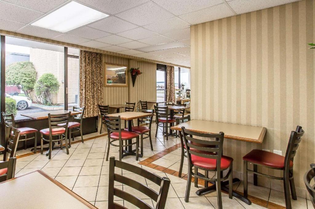 Rodeway Inn ลอว์ตัน ภายนอก รูปภาพ